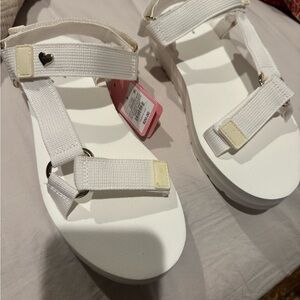 Size 9 Ladies Sandals!